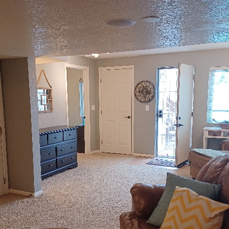 Peace Filled Basement Apartment with washer&dryer