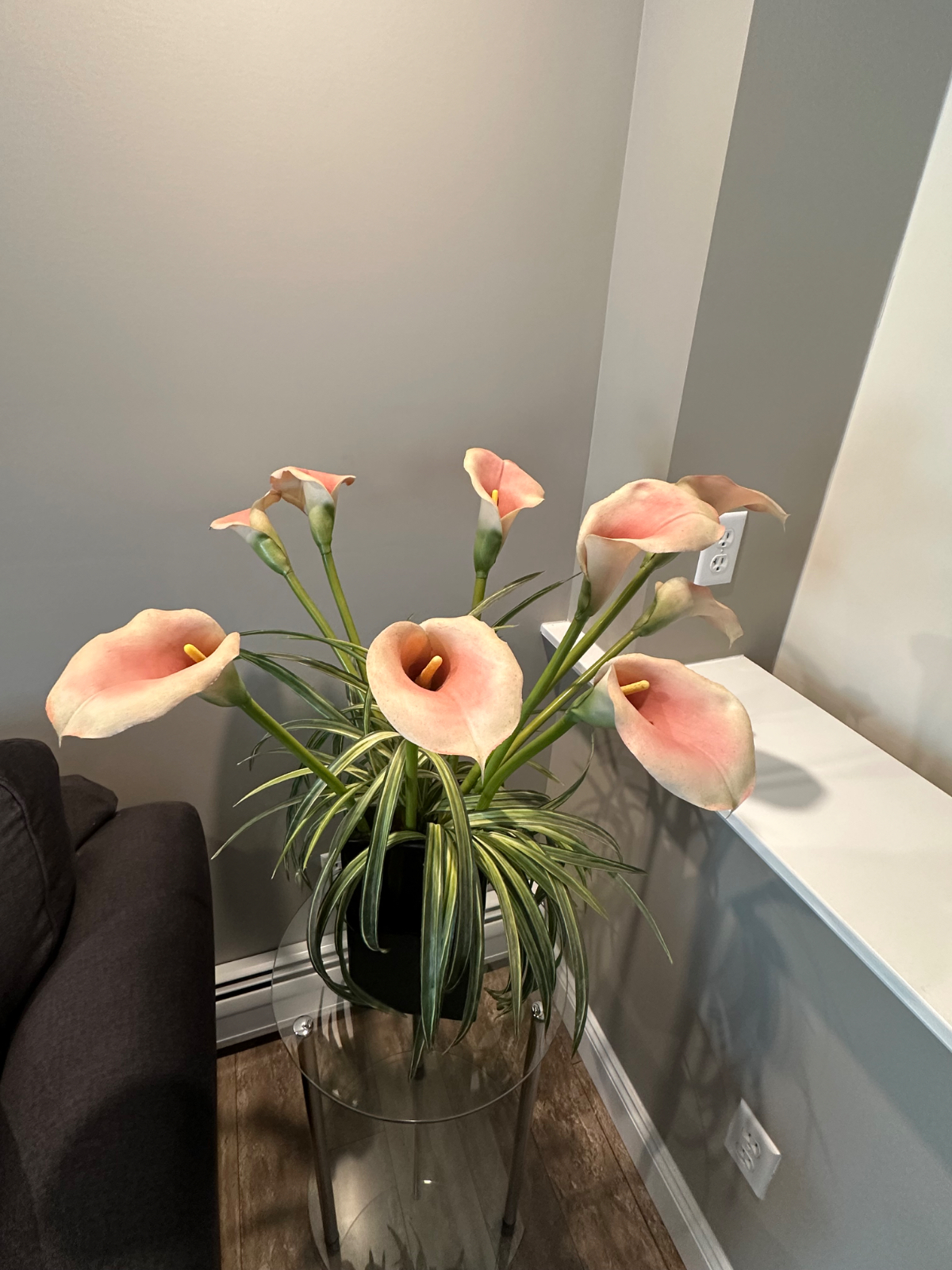 Spacious pet free 1 bedroom/1 bath - Photo 3