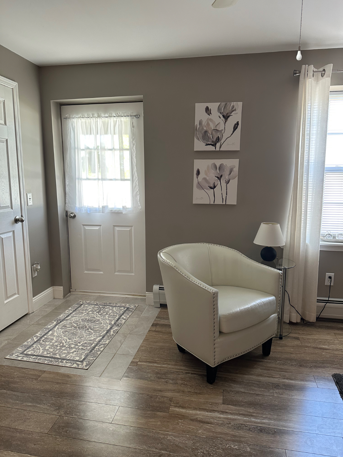 Spacious pet free 1 bedroom/1 bath - Photo 7