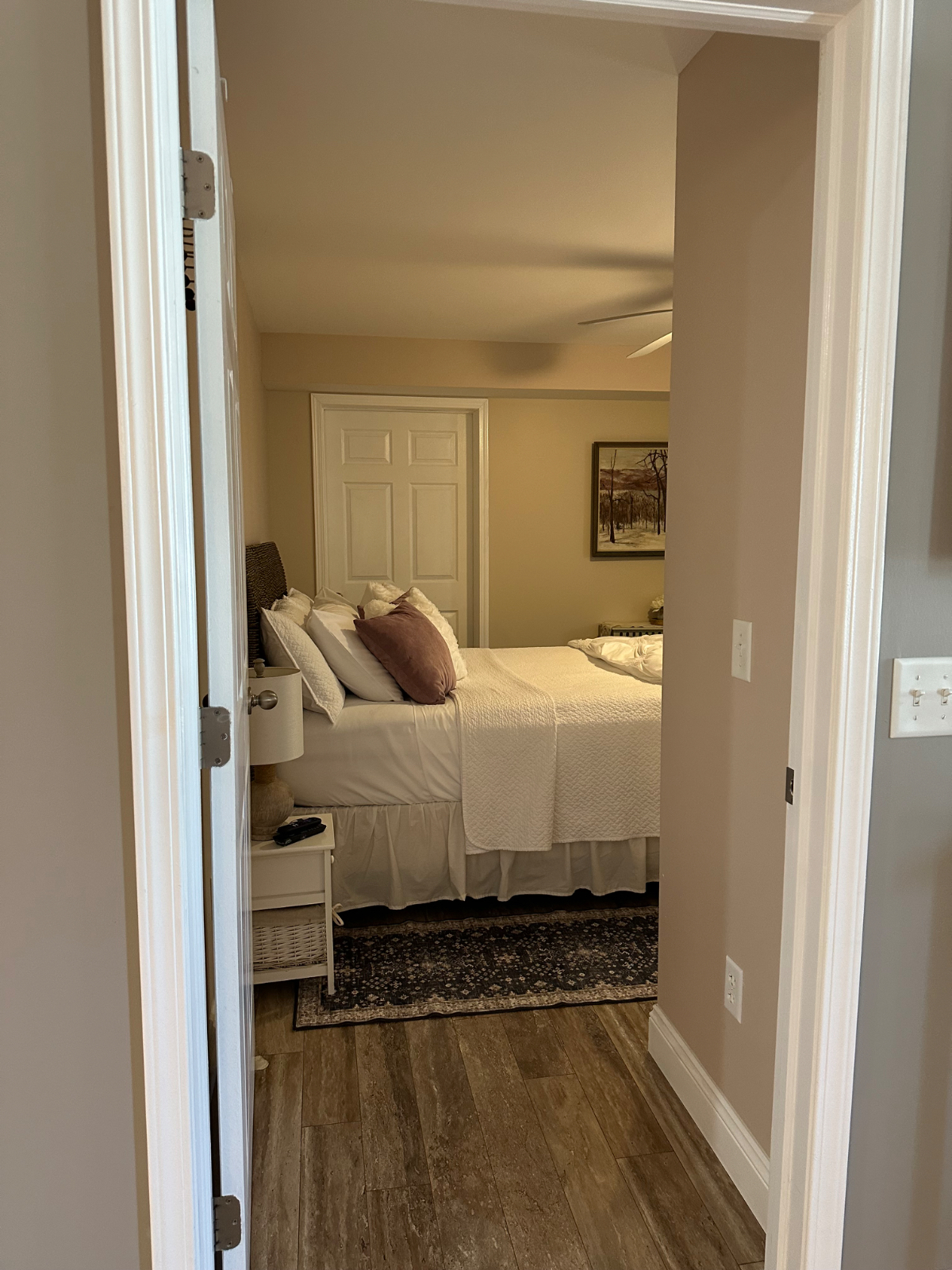 Spacious pet free 1 bedroom/1 bath - Photo 9