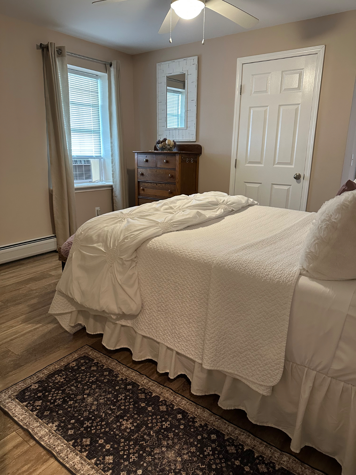 Spacious pet free 1 bedroom/1 bath - Photo 11