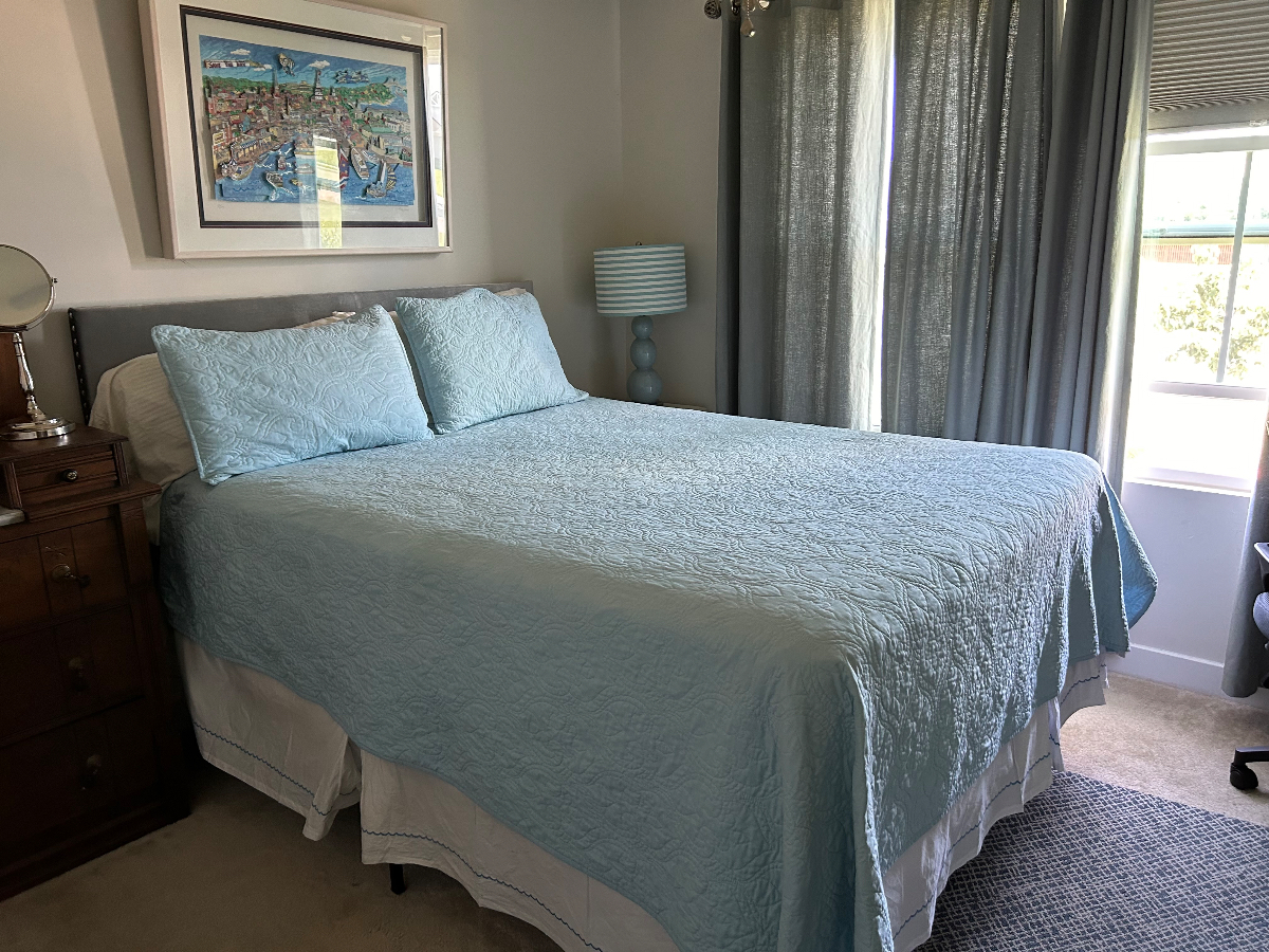 5 STAR -LARGE QUEEN RM W BATH & Semi-Private Entry - Photo 9