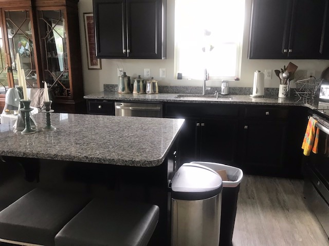 5 STAR -LARGE QUEEN RM W BATH & Semi-Private Entry - Photo 6