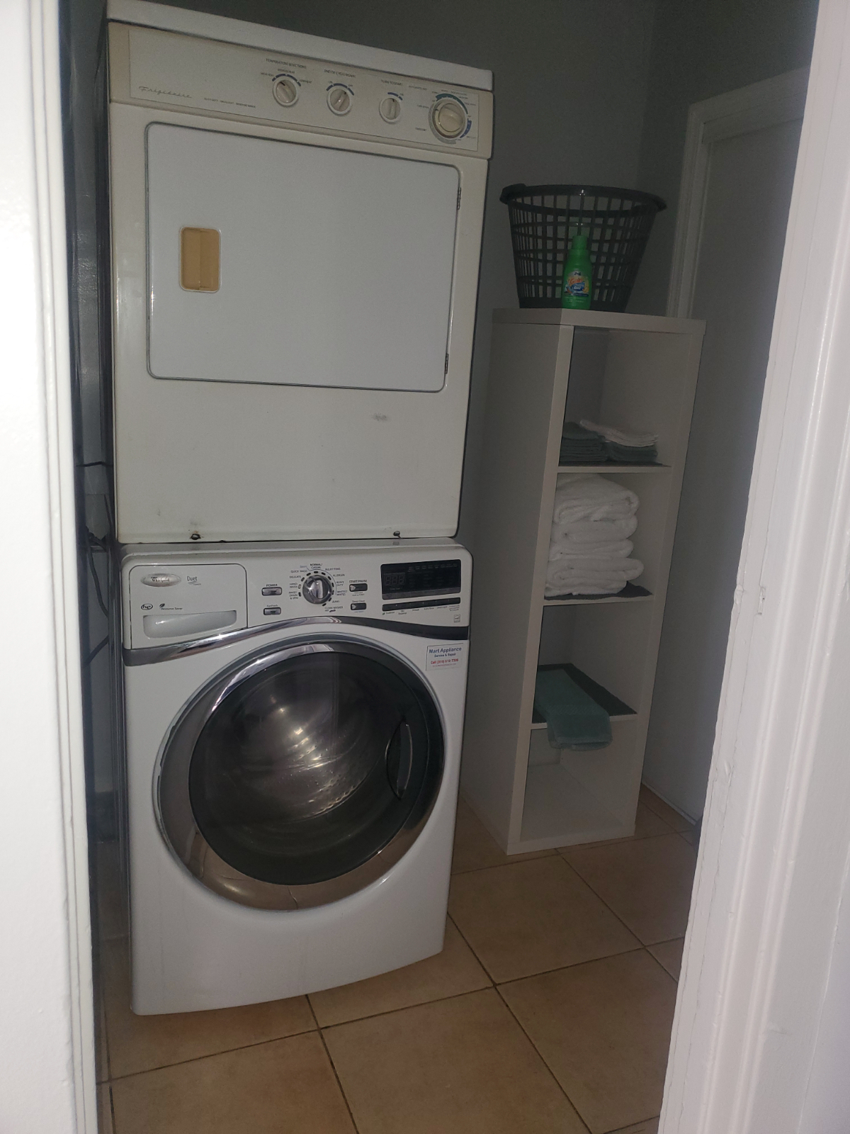 Recently renovated Guesthouse with W/D in the unit and an A/C unit. - Photo 4