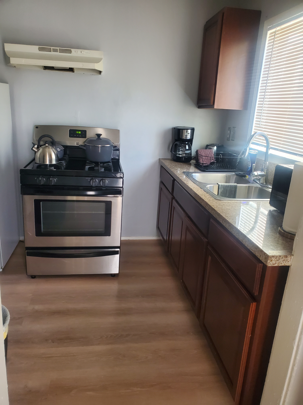 Recently renovated Guesthouse with W/D in the unit and an A/C unit. - Photo 6
