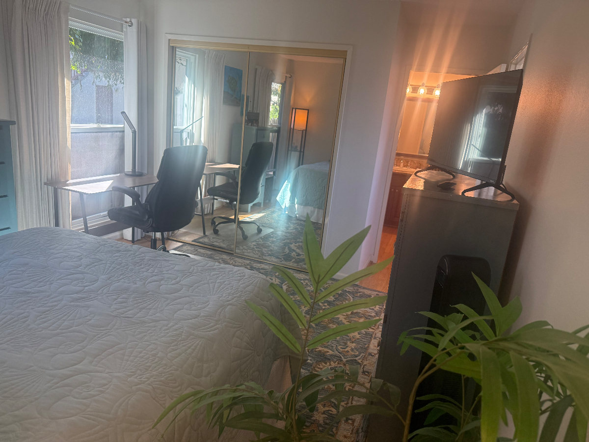 1 bdrm/pvt ba. avail in Comfy Beach Home - Photo 6