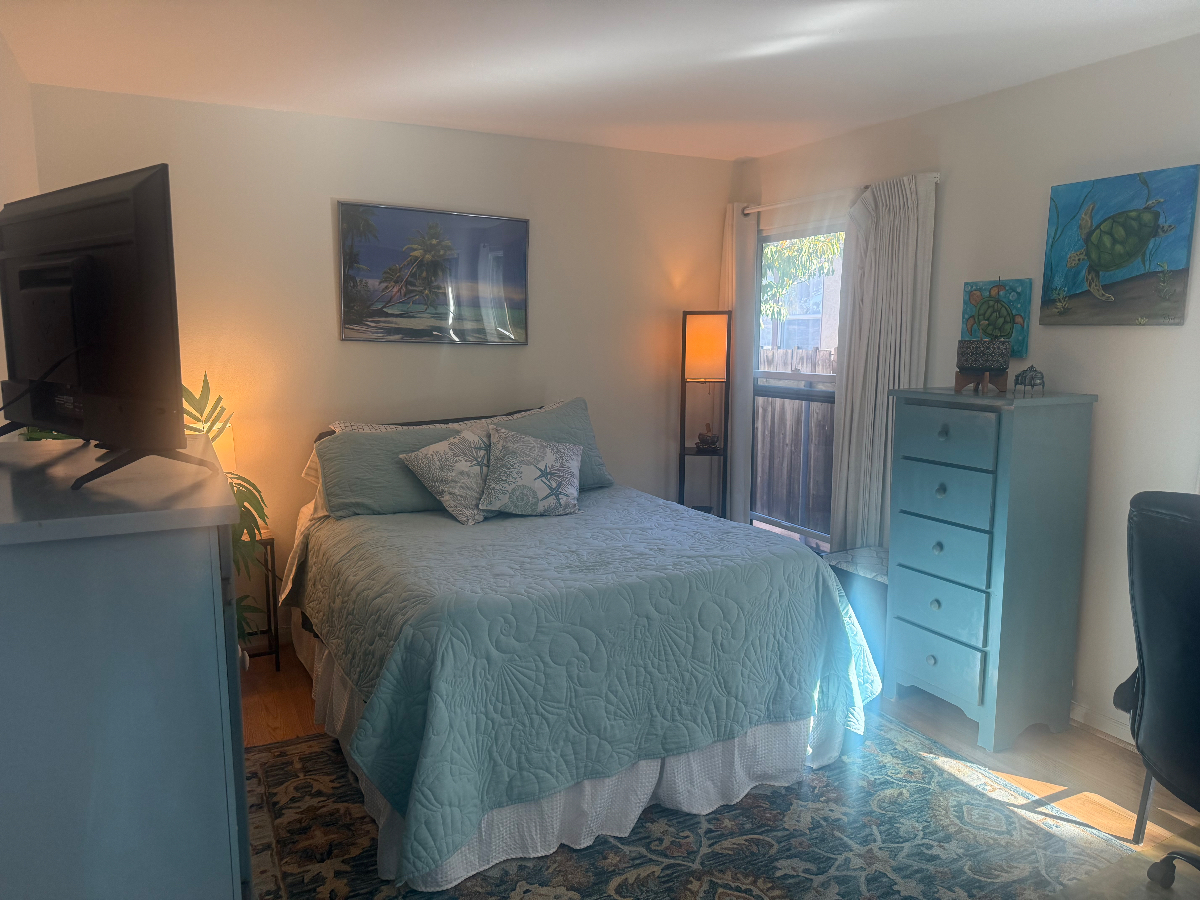 1 bdrm/pvt ba. avail in Comfy Beach Home - Photo 1