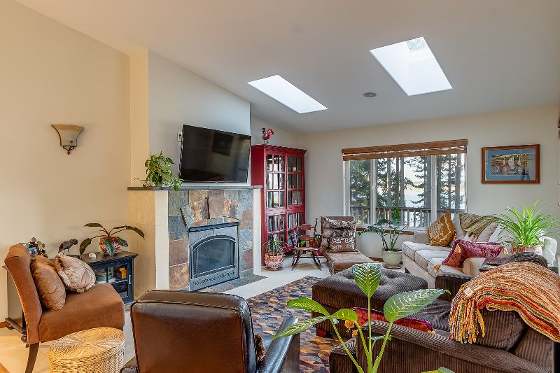 Beautiful & Elegant Main Floor unit w/ocean view