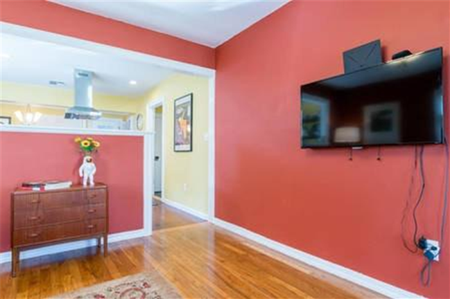 A recently remolded backyard cottage, located downtown, a short walk from to SJ convention center, near restaurants and public transit... - Photo 4