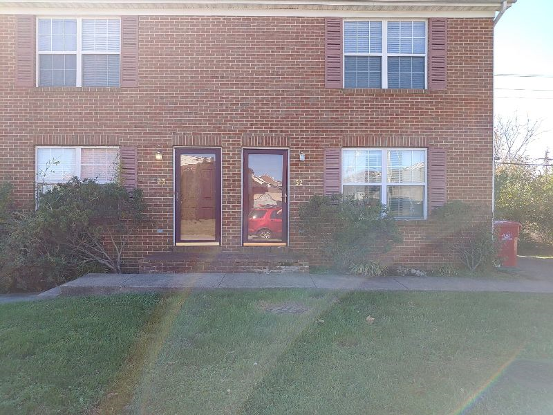 Nice 2 bedroom townhome in quiet neighborhood