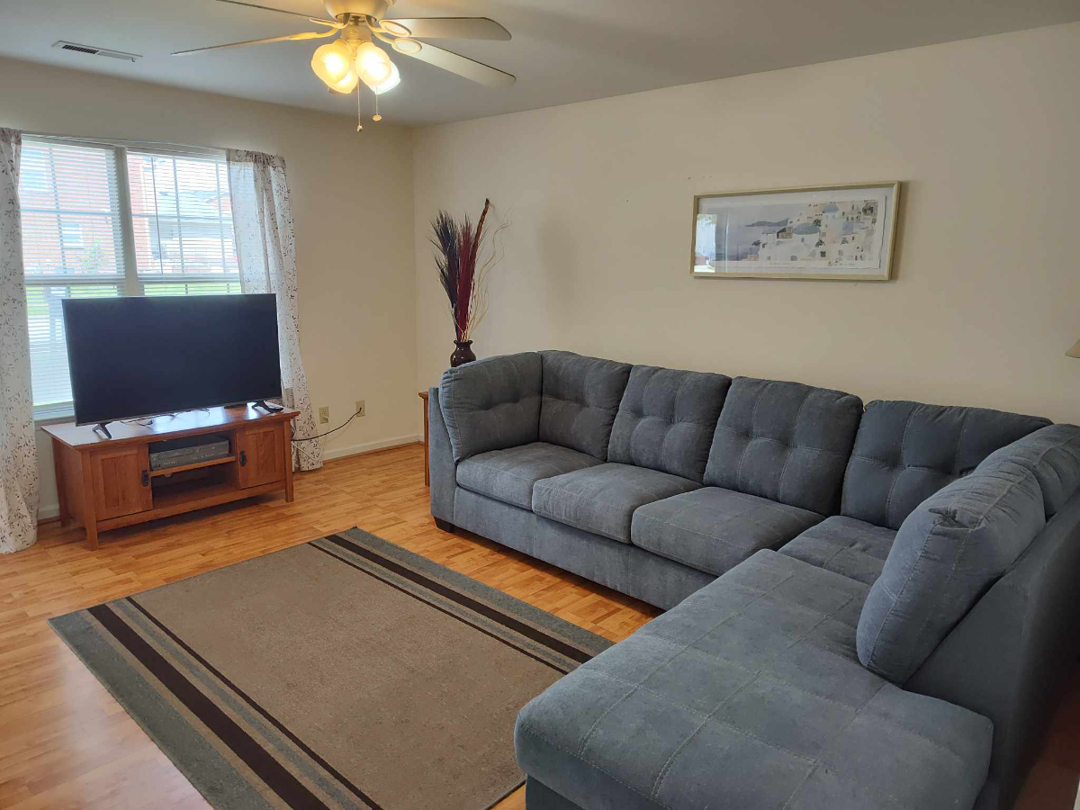 Nice 2 bedroom townhome in quiet neighborhood - Photo 4