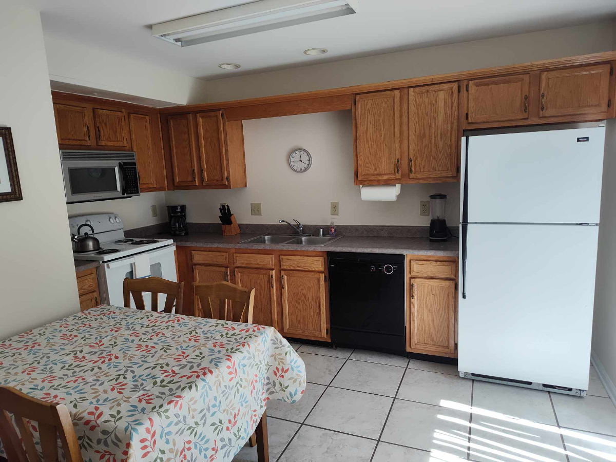 Nice 2 bedroom townhome in quiet neighborhood - Photo 6