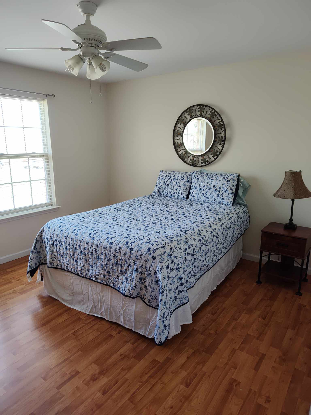 Nice 2 bedroom townhome in quiet neighborhood - Photo 8