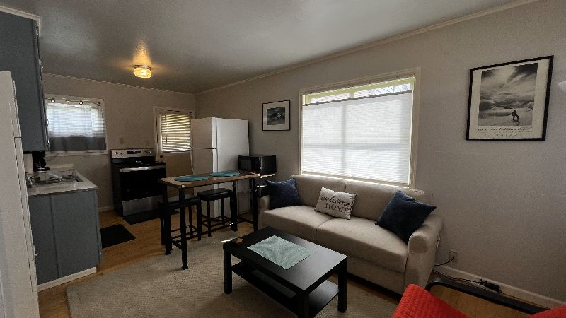 244 Private 2 bed/1 bath unit - Photo 3