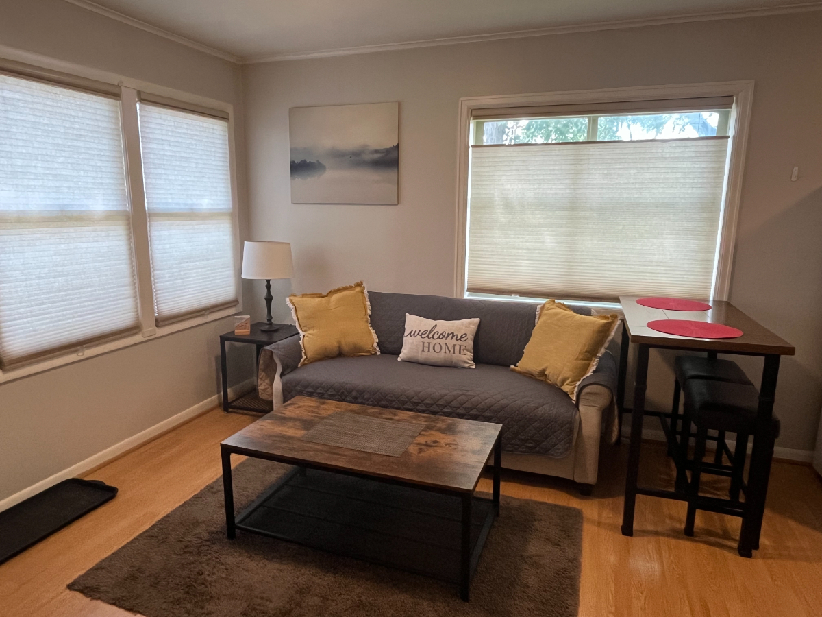 244 Private 2 bed/1 bath unit - Photo 3