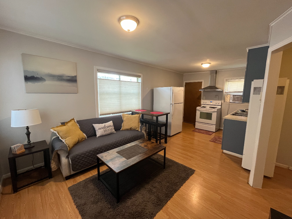 244 Private 2 bed/1 bath unit - Photo 4