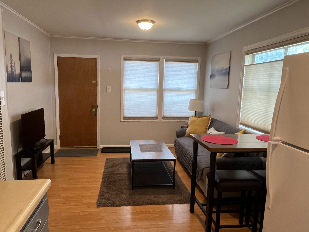 244 Private 2 bed/1 bath unit - Photo 12
