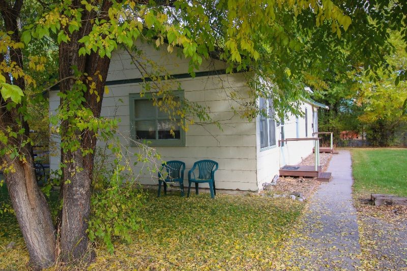 244 Private 2 bed/1 bath unit - Photo 11