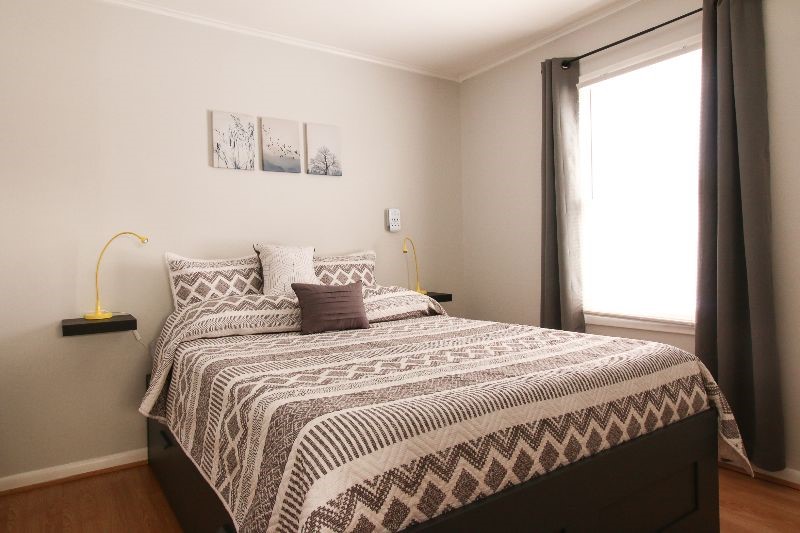 244 Private 2 bed/1 bath unit - Photo 2