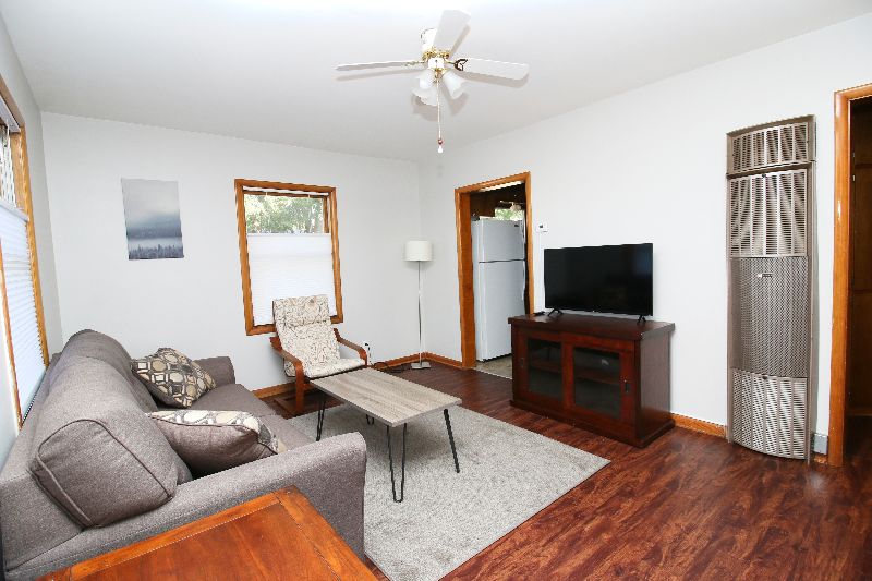 244 Private 2 bed/1 bath unit - Photo 3