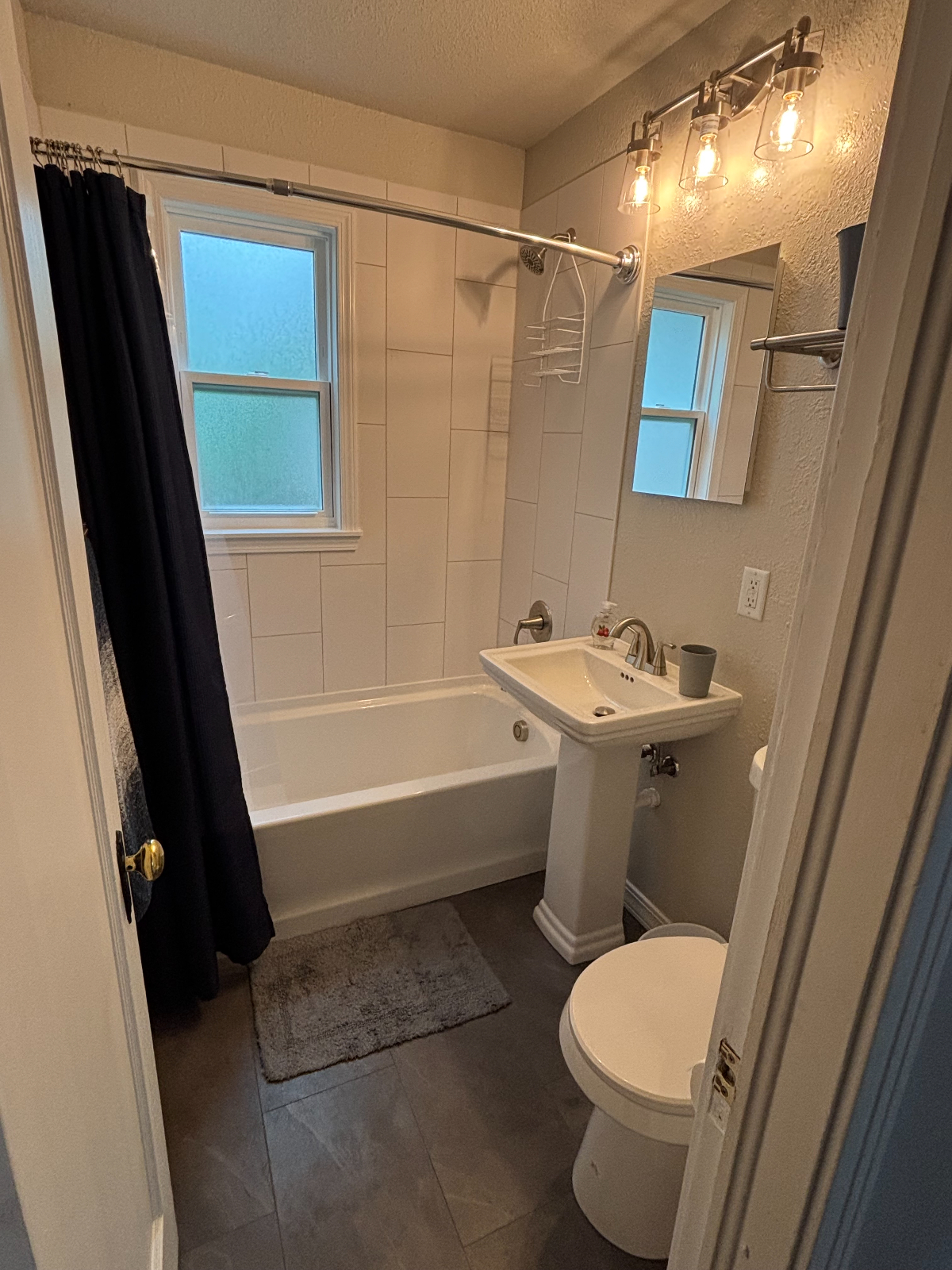 244 Private 2 bed/1 bath unit - Photo 7