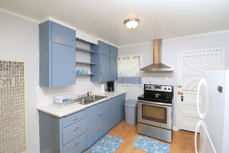 244 Private 2 bed/1 bath unit - Photo 3