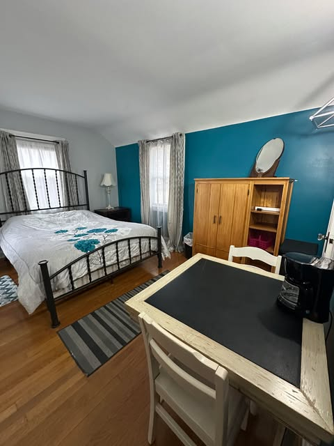 Private Suite w/ ensuite bath - 7 min. to hospital - Photo 5