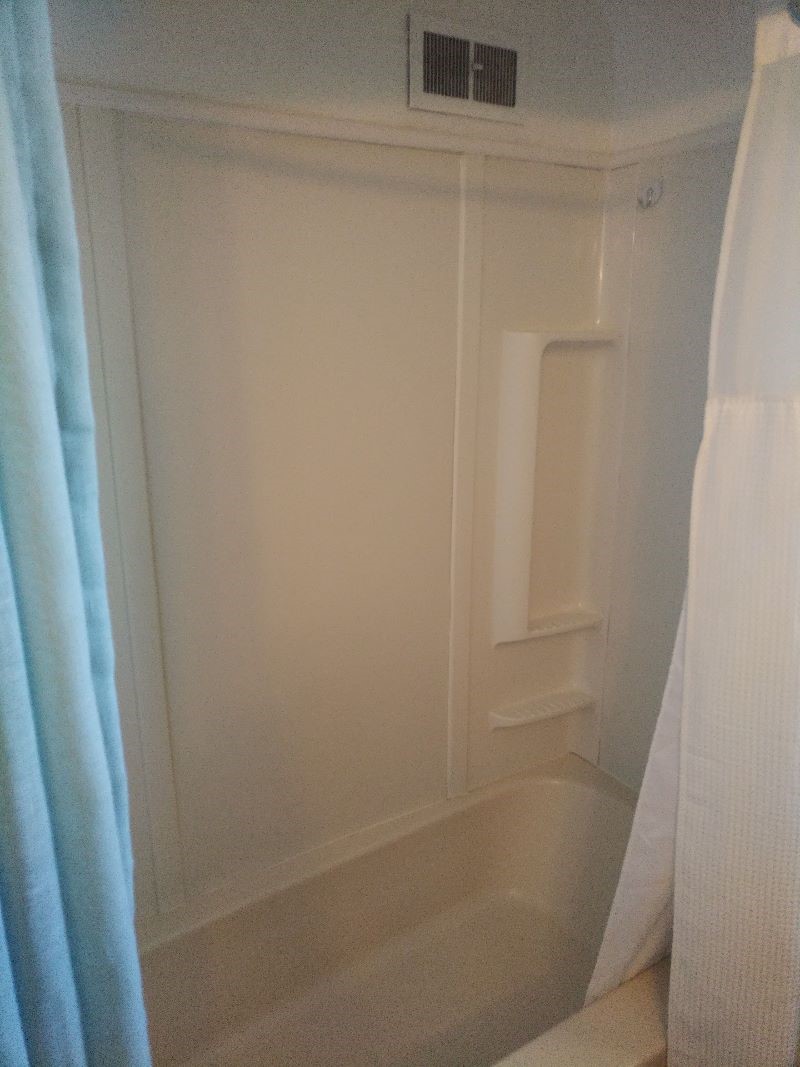 Private Suite w/ ensuite bath - 7 min. to hospital - Photo 12