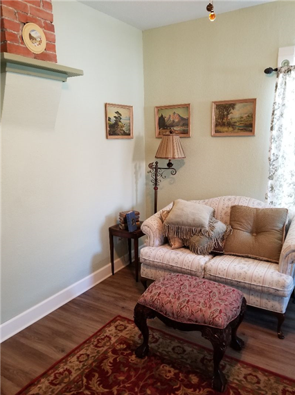 Cute Cozy Historic District Home - Photo 2