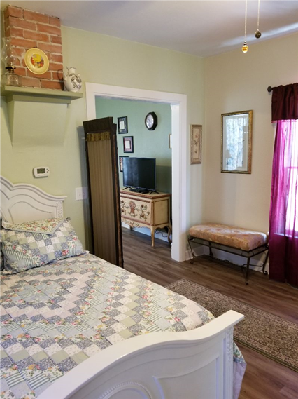 Cute  Cozy Historic District Home - Photo 9