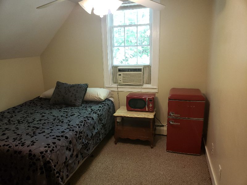 Quiet spacious home away from home - Photo 10