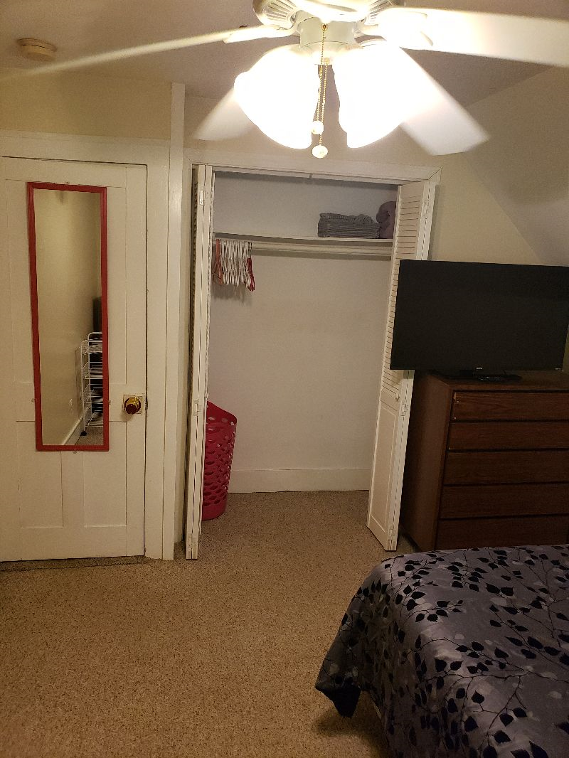 Quiet spacious home away from home - Photo 11