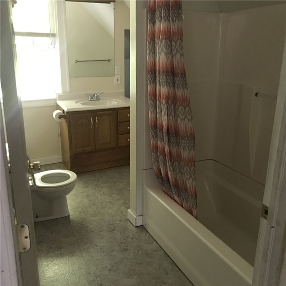 Quiet spacious home away from home - Photo 5