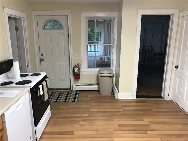 Quiet spacious home away from home - Photo 3
