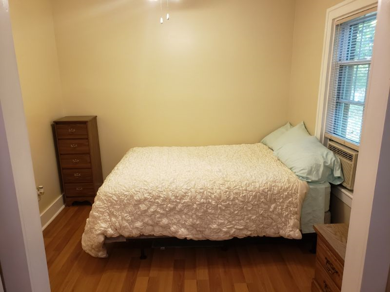 Quiet spacious home away from home - Photo 7