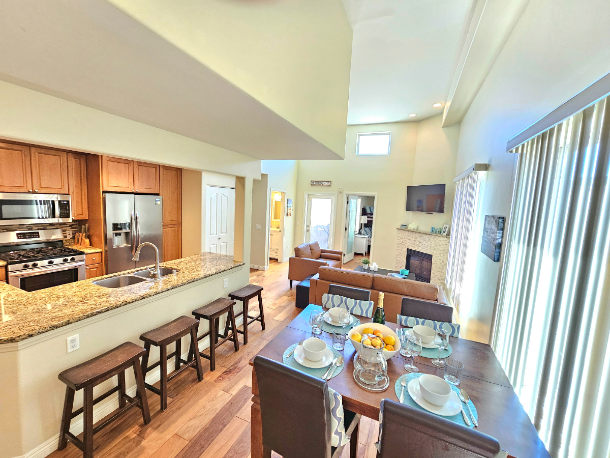 Luxury Beach Condo with Rooftop Patio Walking Distance to Ocean and Resaurants - Photo 3
