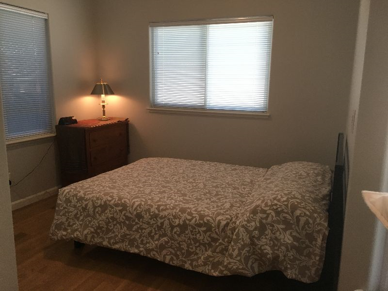 Cute Furnished Studio/Bungalow - Photo 5