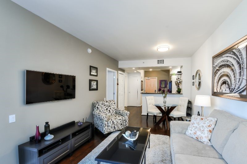 Luxurious Condo in Downtown San Diego - Photo 4