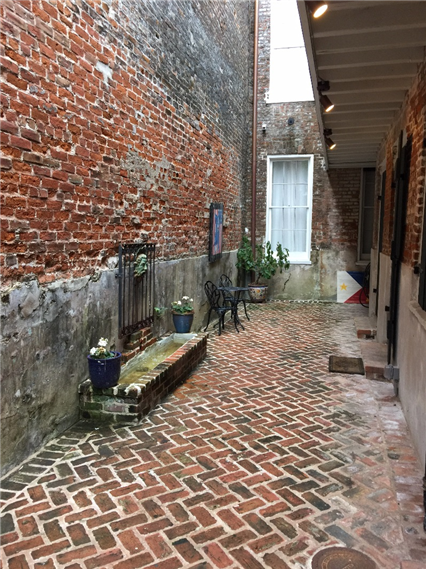 Luxury French Quarter Apartment - Photo 10