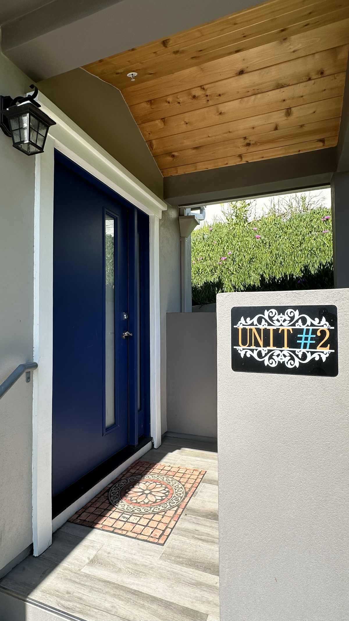 A Luxurious Guest House with Garage Parking - Photo 3