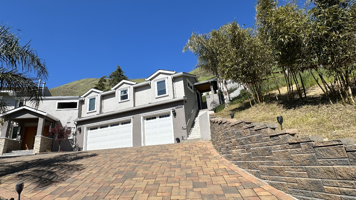 A Luxurious Guest House with Garage Parking - Photo 1