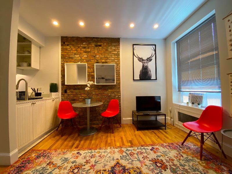 GORGEOUS & SPACIOUS UPPER MANHATTAN APARTMENT - Photo 3