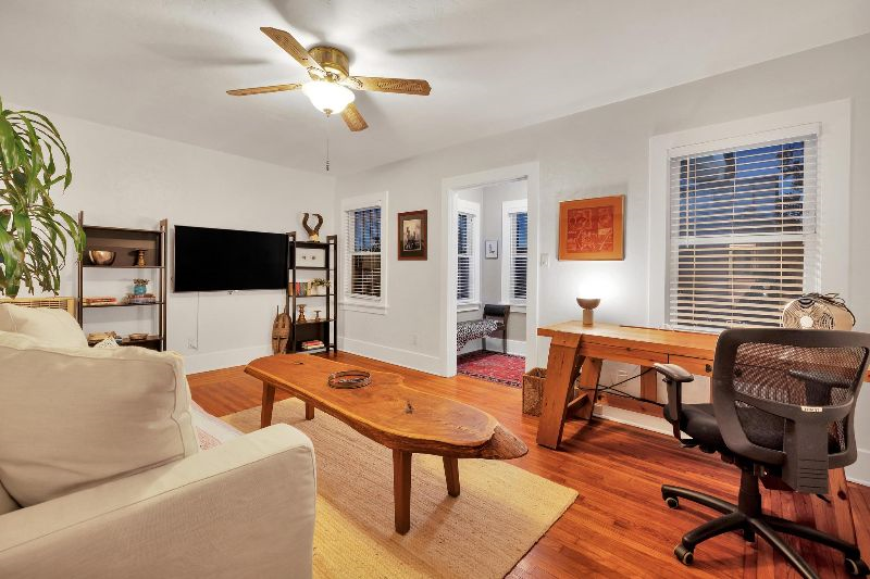 Spacious with Balcony view of downtown 4055 1/2 - Photo 1