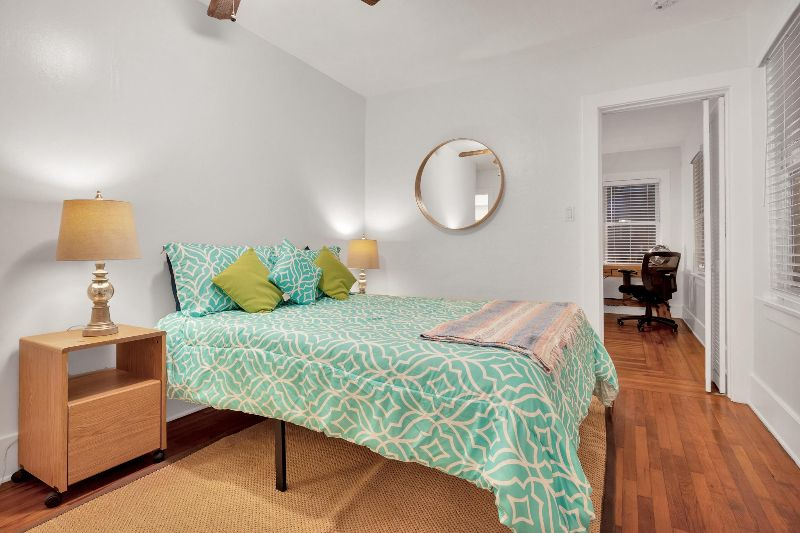 Spacious with Balcony view of downtown 4055 1/2 - Photo 3