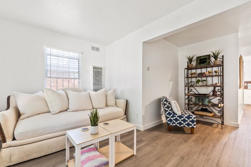 Spacious with Balcony view of downtown 4055 1/2 - Photo 1