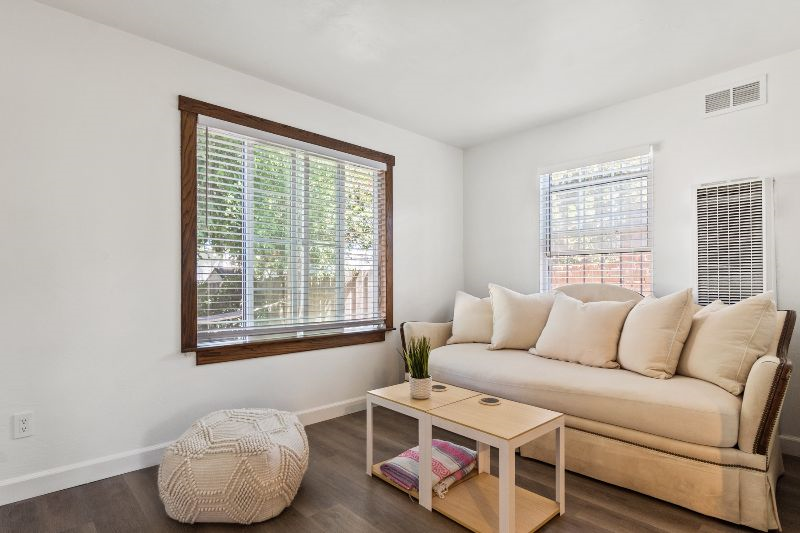 Spacious with Balcony view of downtown 4055 1/2 - Photo 2