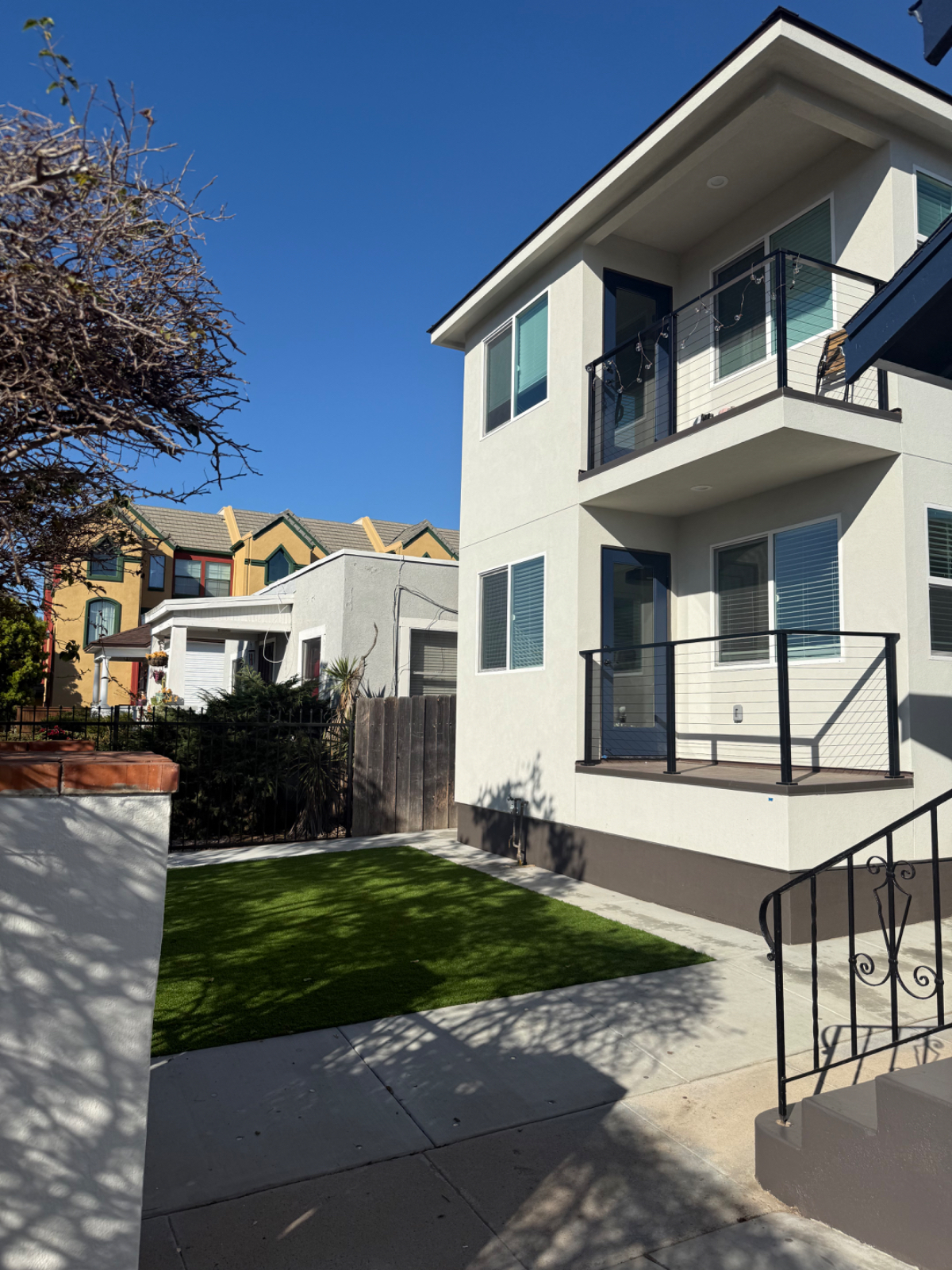 Spacious with Balcony view of downtown 4055 1/2 - Photo 2