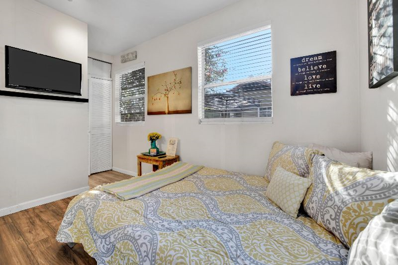 Spacious with Balcony view of downtown 4055 1/2 - Photo 3