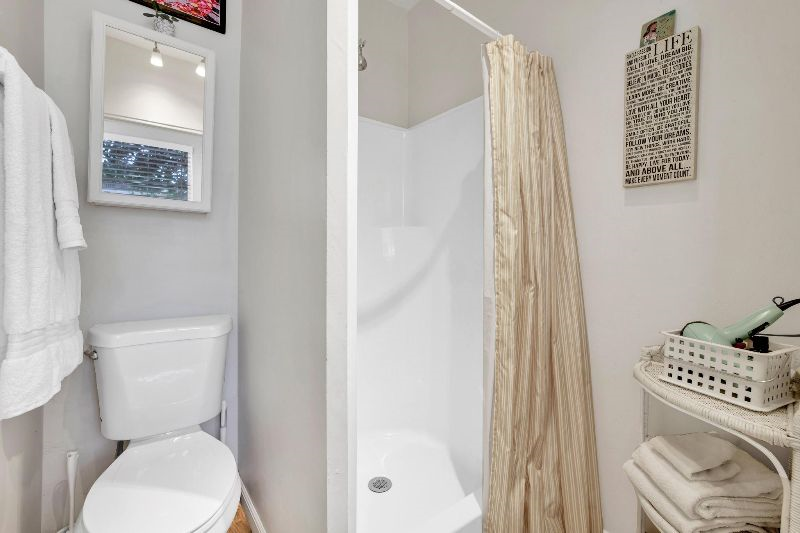 Spacious with Balcony view of downtown 4055 1/2 - Photo 5