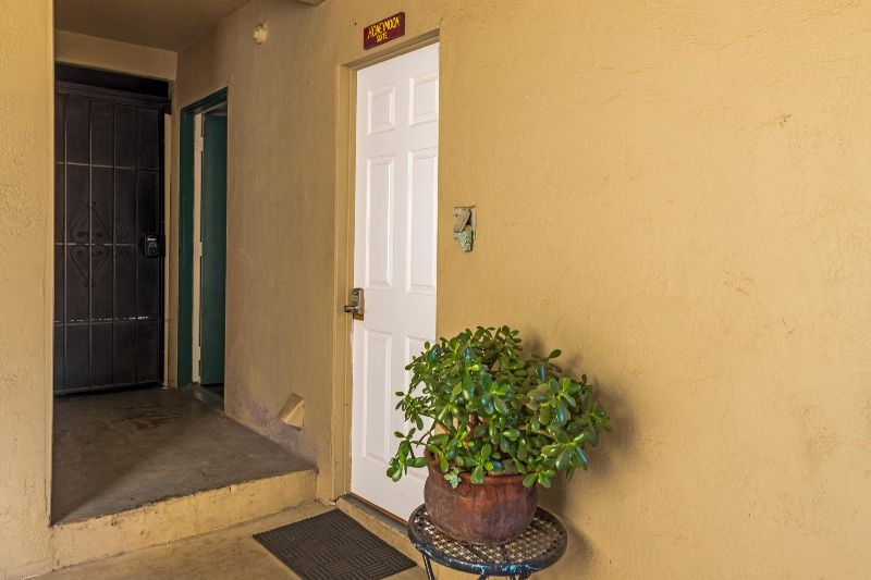 Spacious with Balcony view of downtown 4055 1/2 - Photo 6